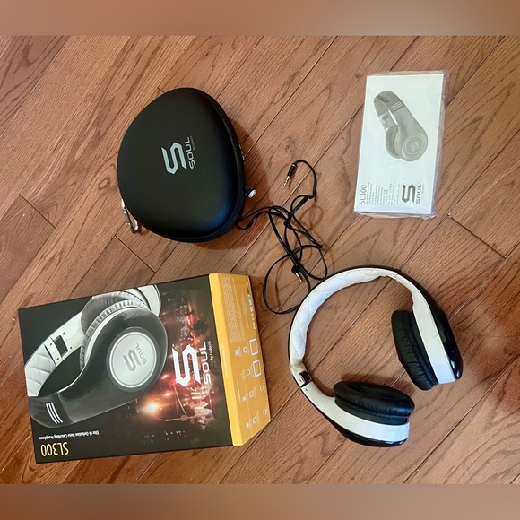 soul by Ludacris Other - Soul by Ludacris SL300 High-Definition Noise-Canceling Headphones  “Fair”!!!!